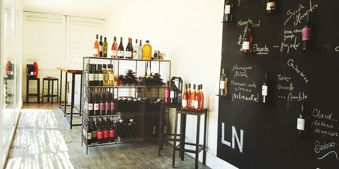 Las Ninas Wine Shop