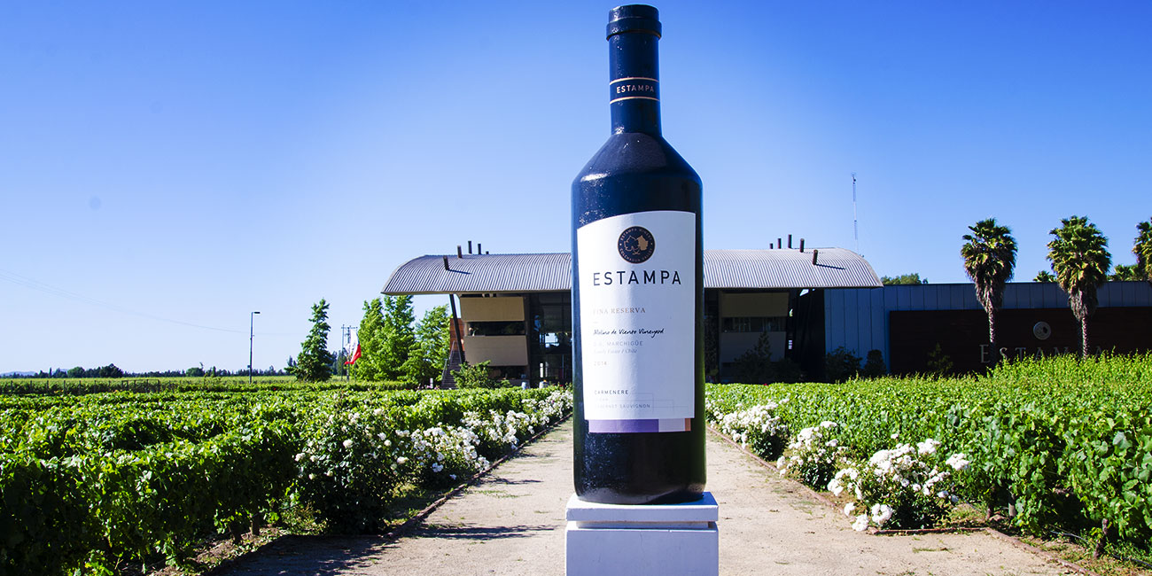 Estampa Winery entrance with bottle